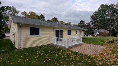 2 Cherokee Run in Bristol, CT - Building Photo - Building Photo