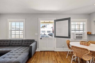 208 8th St in Hermosa Beach, CA - Foto de edificio - Building Photo