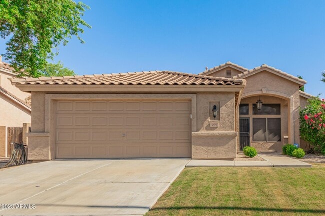 295 W Goldfinch Way in Chandler, AZ - Building Photo - Building Photo