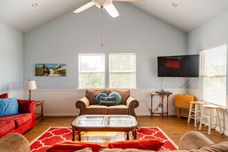 948 Kahla Dr in Port Bolivar, TX - Building Photo - Building Photo