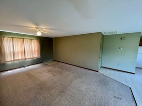 305 Prospect Ave in Cuba, MO - Building Photo - Building Photo