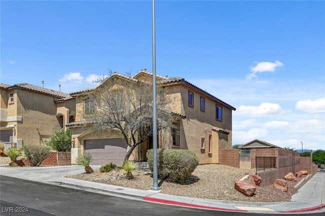 5006 Quiet Falls Ct in Las Vegas, NV - Building Photo - Building Photo