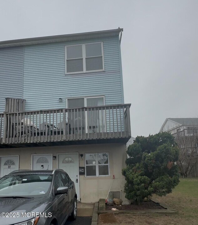 24 Beachway Ave in Keansburg, NJ - Building Photo