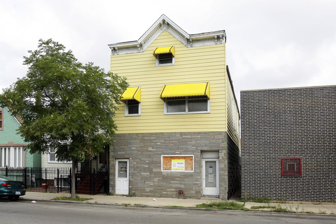 3806 W Armitage Ave in Chicago, IL - Building Photo