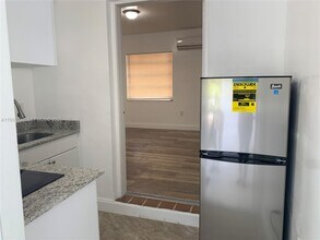 6290 SW 39th St in Miami, FL - Foto de edificio - Building Photo