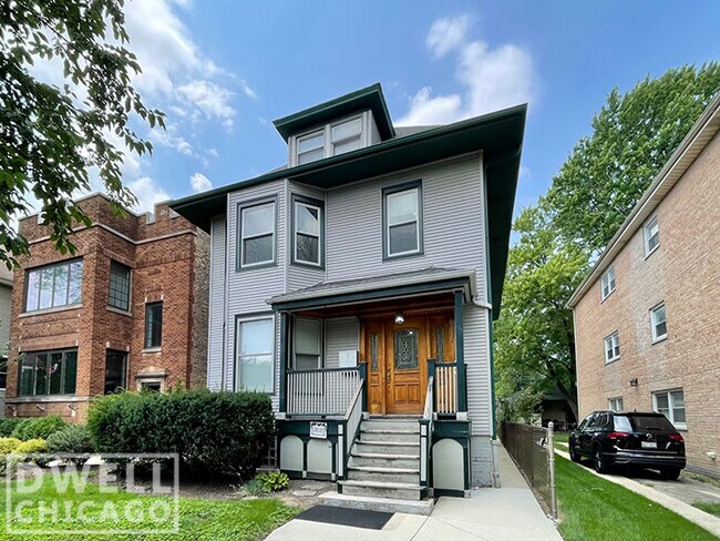 3818 N Kenneth Ave, Unit 1