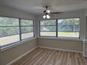 787 Lakeside Dr in Dunedin, FL - Foto de edificio - Building Photo