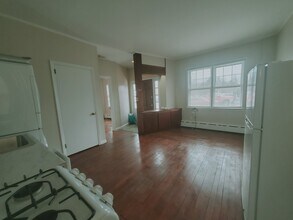 156 River Road Ext, Unit 1 in Cos Cob, CT - Building Photo - Building Photo