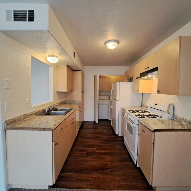 2028 Venus Ave in North Las Vegas, NV - Building Photo - Building Photo