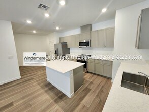 8403 Sinesky Wy in Elk Grove, CA - Building Photo - Building Photo