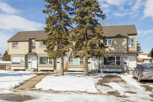19 Ranchero Rise NW in Calgary, AB - Building Photo