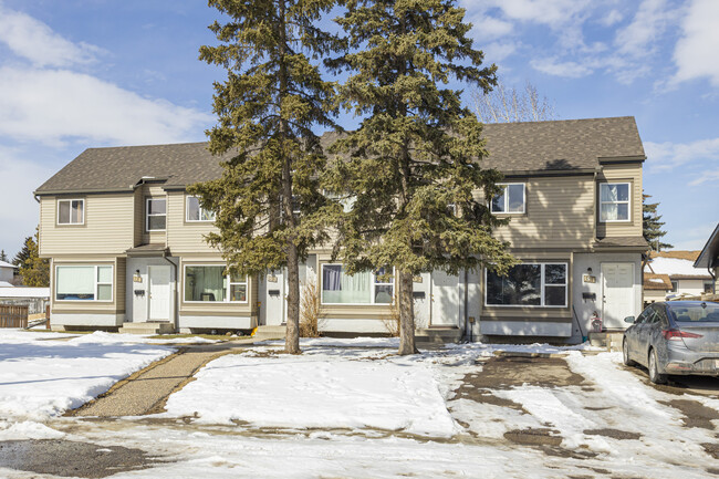 19 Ranchero Rise NW in Calgary, AB - Building Photo - Primary Photo
