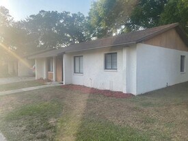 5617 Cherry Wood Cir in Lakeland, FL - Building Photo