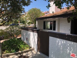 1588 Palisades Dr in Los Angeles, CA - Building Photo - Building Photo