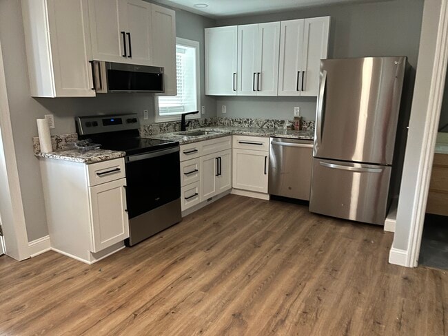 402 1/2 W Pine St, Unit 402 half