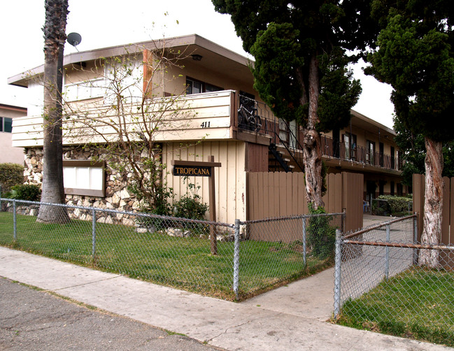 Tropicana in Anaheim, CA - Foto de edificio - Building Photo