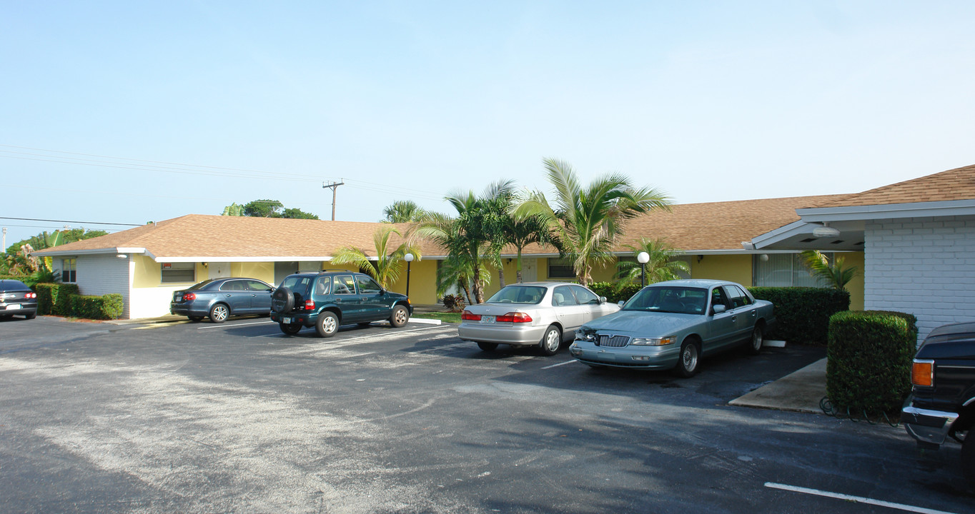 Juno Park Condo in North Palm Beach, FL - Foto de edificio