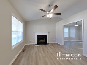 105 Hunter Pl in Dallas, GA - Foto de edificio - Building Photo