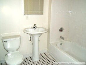 323 W 96th St in New York, NY - Building Photo - Building Photo
