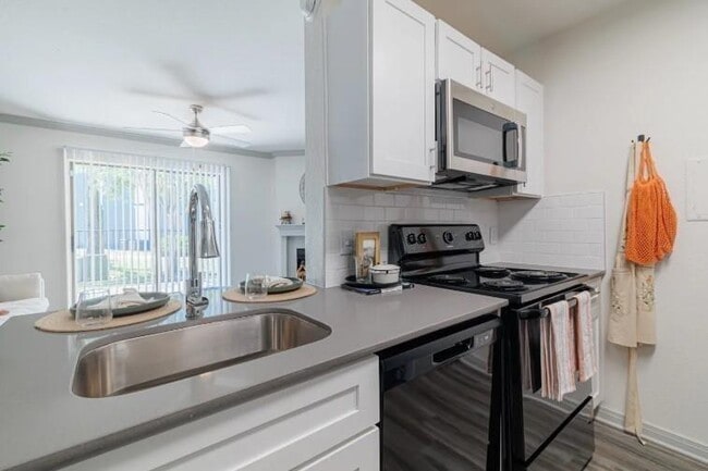property at 200 Hollow Tree Ln