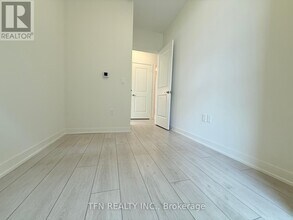 38 Annie Craig Dr in Toronto, ON - Building Photo - Building Photo