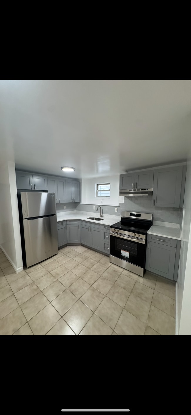 155 Lake Ave, Unit Basement apartment