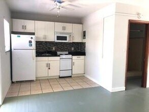 3200 NE 5th Ct in Pompano Beach, FL - Building Photo - Building Photo