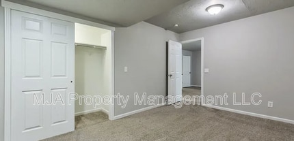 5674 Magic Isle Ln in Salt Lake City, UT - Building Photo - Building Photo