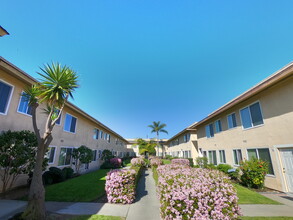 Kona Palms Apartments in Carson, CA - Foto de edificio - Building Photo