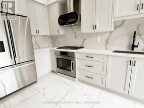 33 Benson Ave in Richmond Hill, ON - Building Photo - Building Photo