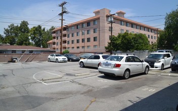 Angeleno in Burbank, CA - Foto de edificio - Building Photo
