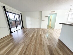 18815 NW 62nd Ave in Hialeah, FL - Building Photo - Building Photo