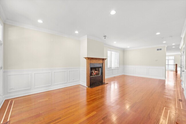 2415 W Palmer St in Chicago, IL - Building Photo - Building Photo