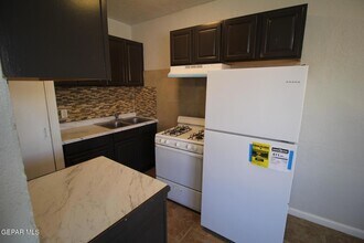 8903 Old County Dr, Unit A in El Paso, TX - Building Photo - Building Photo