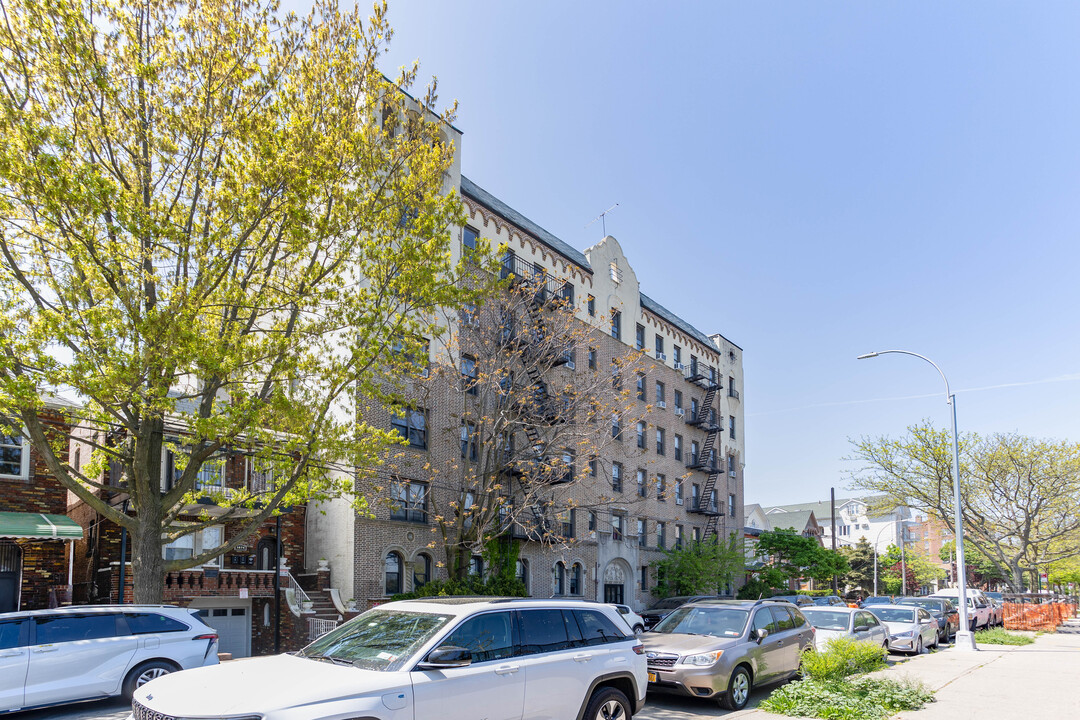 1862 E 14th St in Brooklyn, NY - Building Photo