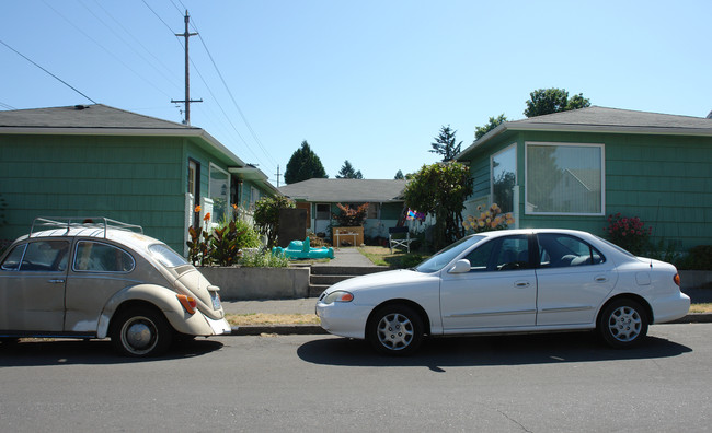 1430-1440 NE 73rd Ave in Portland, OR - Building Photo - Building Photo