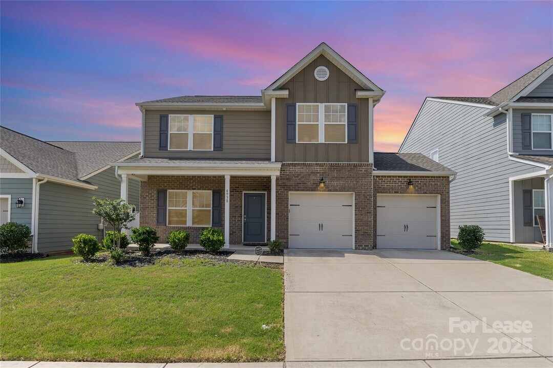 4938 Staffordshire Ln in Charlotte, NC - Foto de edificio