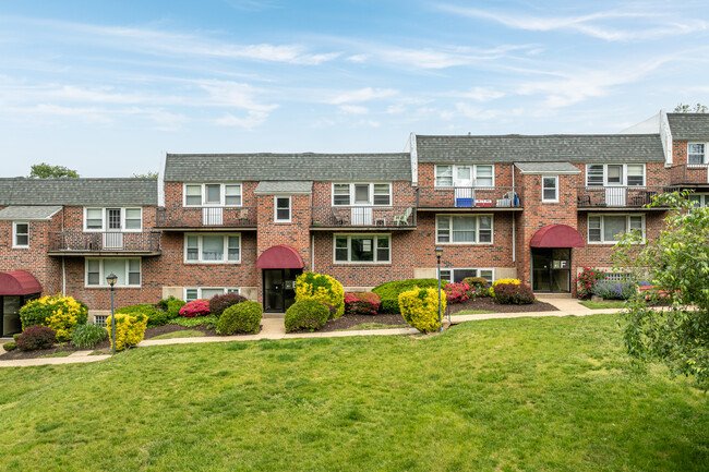 Valley Court Condominiums in Philadelphia, PA - Building Photo - Building Photo