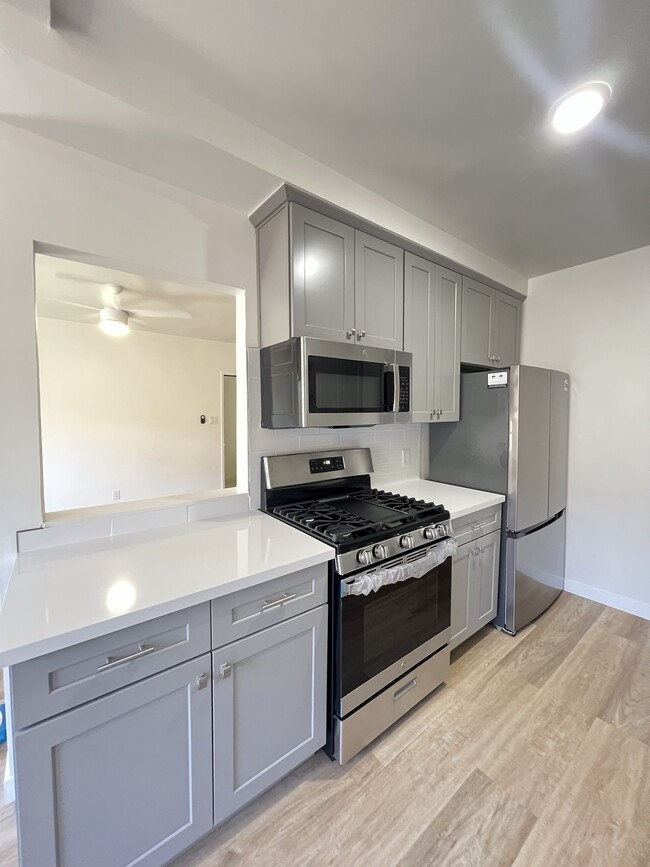 1322 Amherst Ave, Unit 1322-6