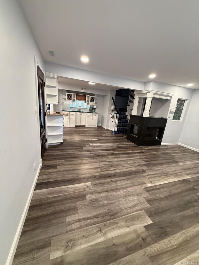 253 Feller Dr in Central Islip, NY - Building Photo - Building Photo