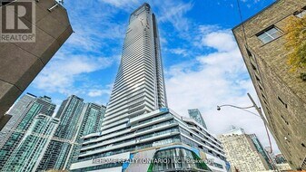 28 Freeland St in Toronto, ON - Building Photo