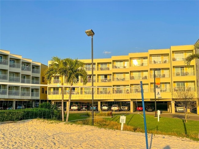 2506 N Rocky Point Dr in Tampa, FL - Building Photo - Building Photo