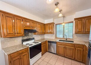 7019 N Spinnaker Ln in Oklahoma City, OK - Building Photo - Building Photo