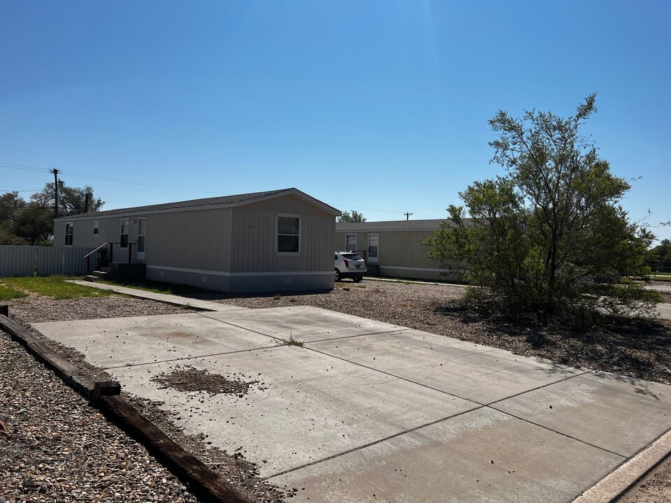 1208 N Avenue K in Portales, NM - Building Photo