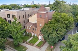 1516 W Roscoe St, Unit 001 in Chicago, IL - Building Photo - Building Photo