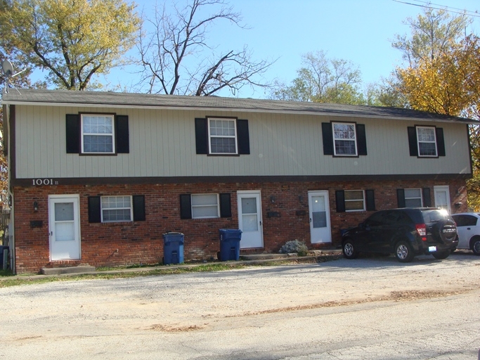 1001 College Ave Apartment Complex in Alton, IL - Building Photo