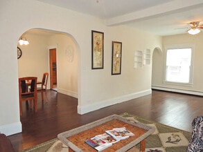 97 W Glendale St in Bedford, OH - Building Photo - Building Photo