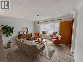 122 Weber St S in Waterloo, ON - Building Photo