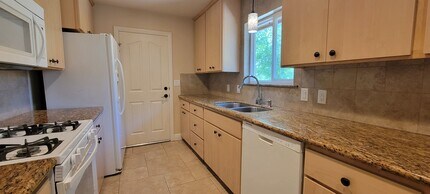 540 Shasta Park Dr in Shasta Lake, CA - Building Photo - Building Photo