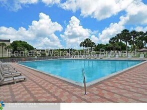 3301 NW 47th Terrace-Unit -116 in Lauderdale Lakes, FL - Foto de edificio - Building Photo